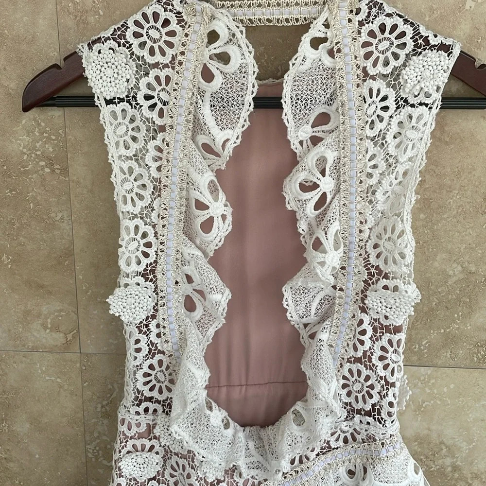 Alexis Dress Mini Size XS Lace Floral Lined Sleeveless Off White Asymm Hem - Picture 4 of 11